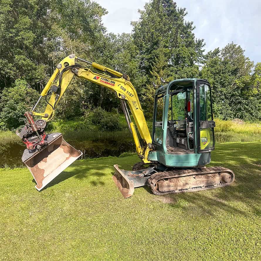 Miniekskavaatori rent (pöördpeaga) 4t, juhita, 1 päev - Image 1